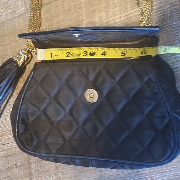 Chanel Satin Quilted Tassel Flap Rare Collectable Vintage Purse⚜️🖤⚜️ - Picture 7 of 12
